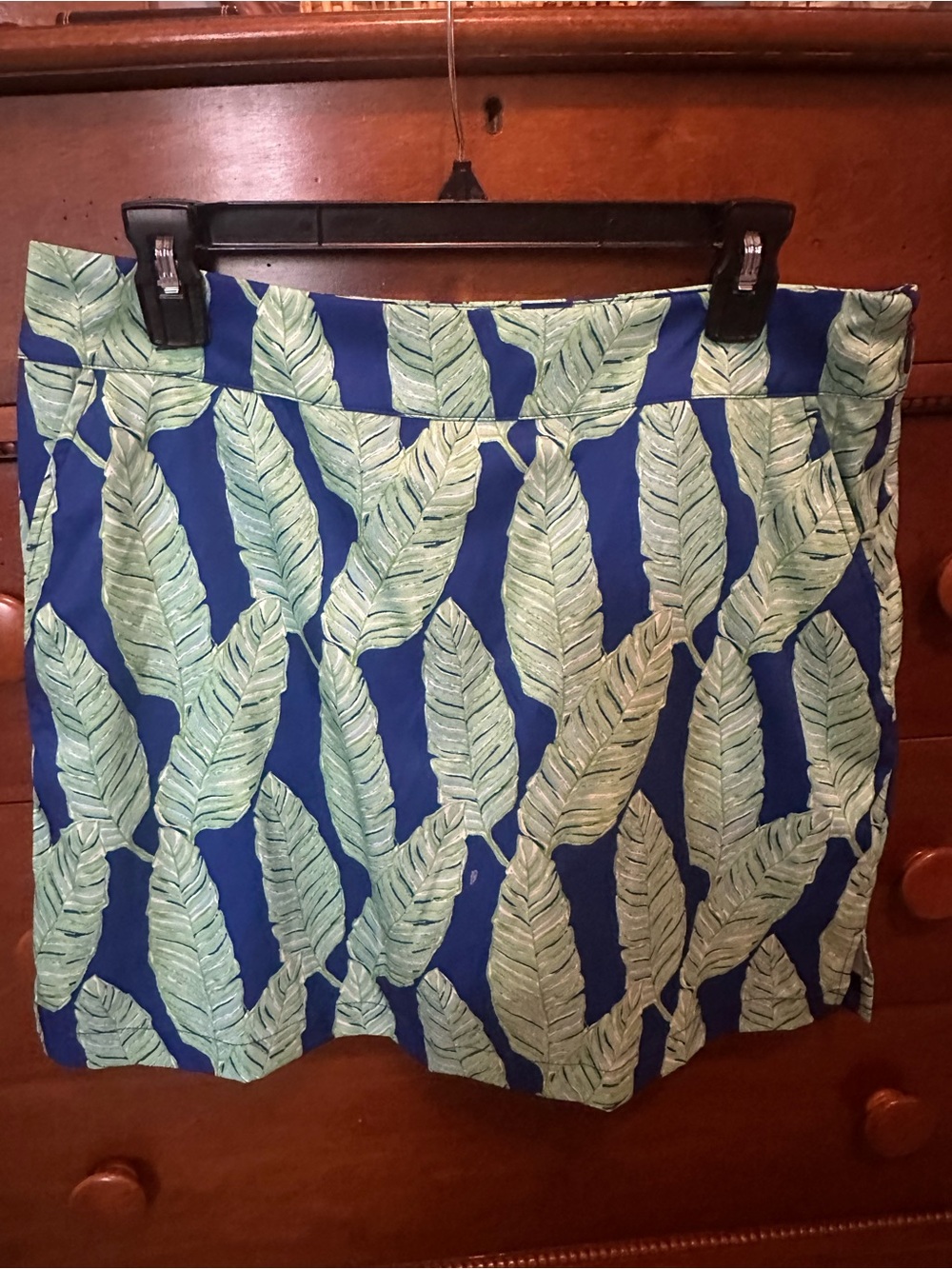 Vineyard Vines Royal Blue Mini Skirt with Light Green Leaf Pattern